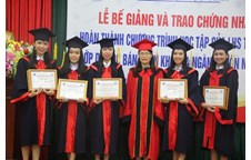 Trường Đại học Vinh long trọng tổ chức Lễ Bế giảng lớp du học bán phần cho LHS Thái Lan khóa 54, ngành ngôn ngữ Anh
