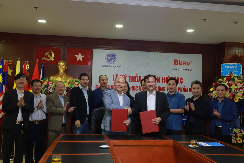 Trường Đại học Vinh và Công ty Cổ phần Bkav ký kết ghi nhớ hợp tác toàn diện
