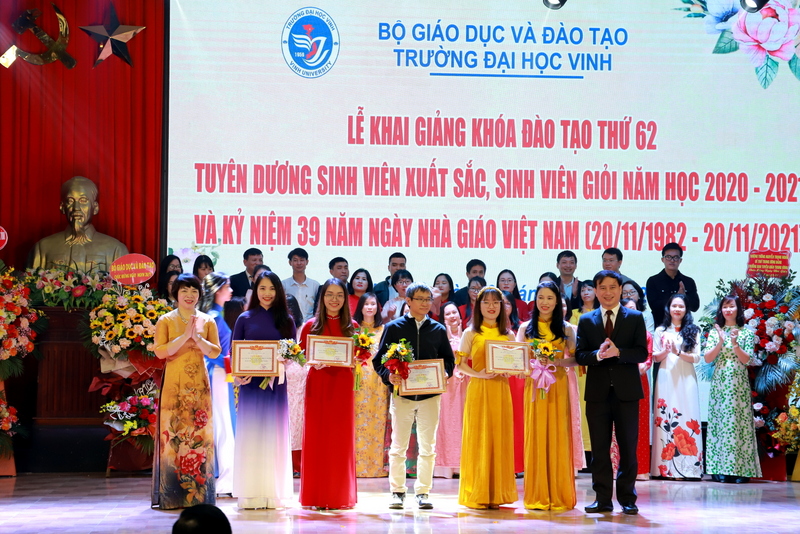 Khai giảng khóa đào tạo thứ 62; Tuyên dương sinh viên xuất sắc, sinh viên giỏi năm học 2020 - 2021 và Kỷ niệm 39 năm Ngày Nhà giáo Việt Nam 20/11