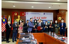 Trường Đại học Vinh và Trường Đại học Ngân hàng Thành phố Hồ Chí Minh ký thỏa thuận hợp tác