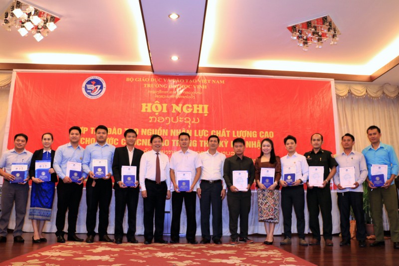 Ra mắt Ban Liên lạc cựu Lưu học sinh Trường Đại học Vinh tại nước CHDCND Lào