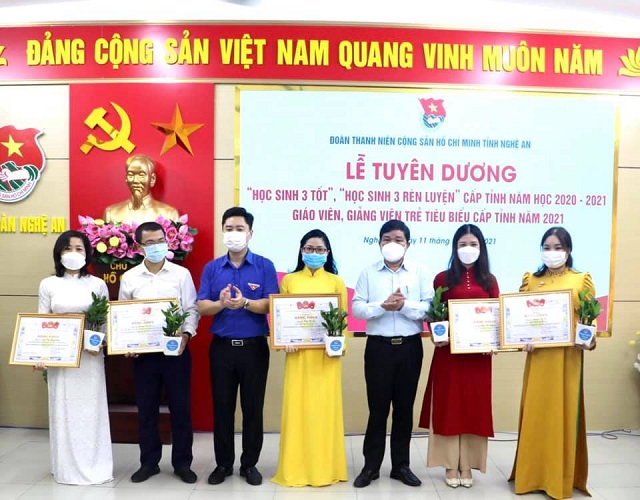 02 Giảng viên Trường Đại học Vinh được tuyên dương là “Giáo viên, giảng viên trẻ tiêu biểu tỉnh Nghệ An năm 2021”